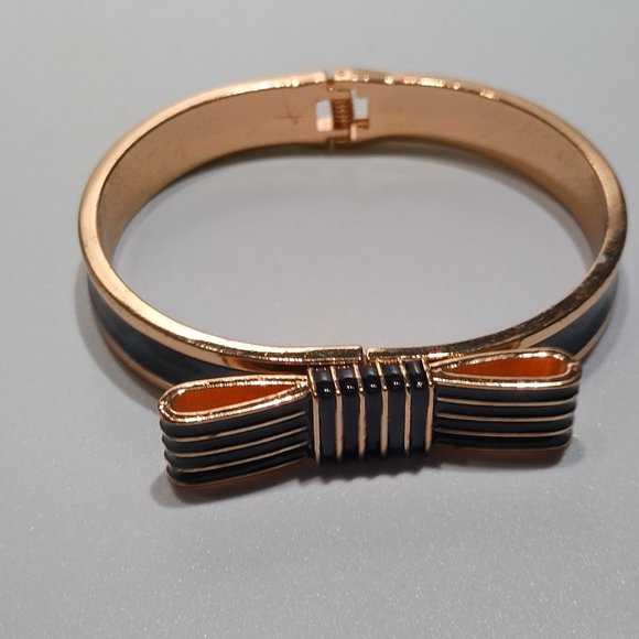 Vintage Metal and Enamel Bow Bracelet Hinge 7.5" - Picture 6 of 6
